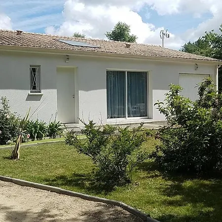 Maison Neuve Au Calme Avec Jardin Holiday home Gaillan-en-Medoc