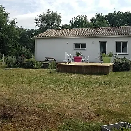 Maison Neuve Au Calme Avec Jardin Holiday home